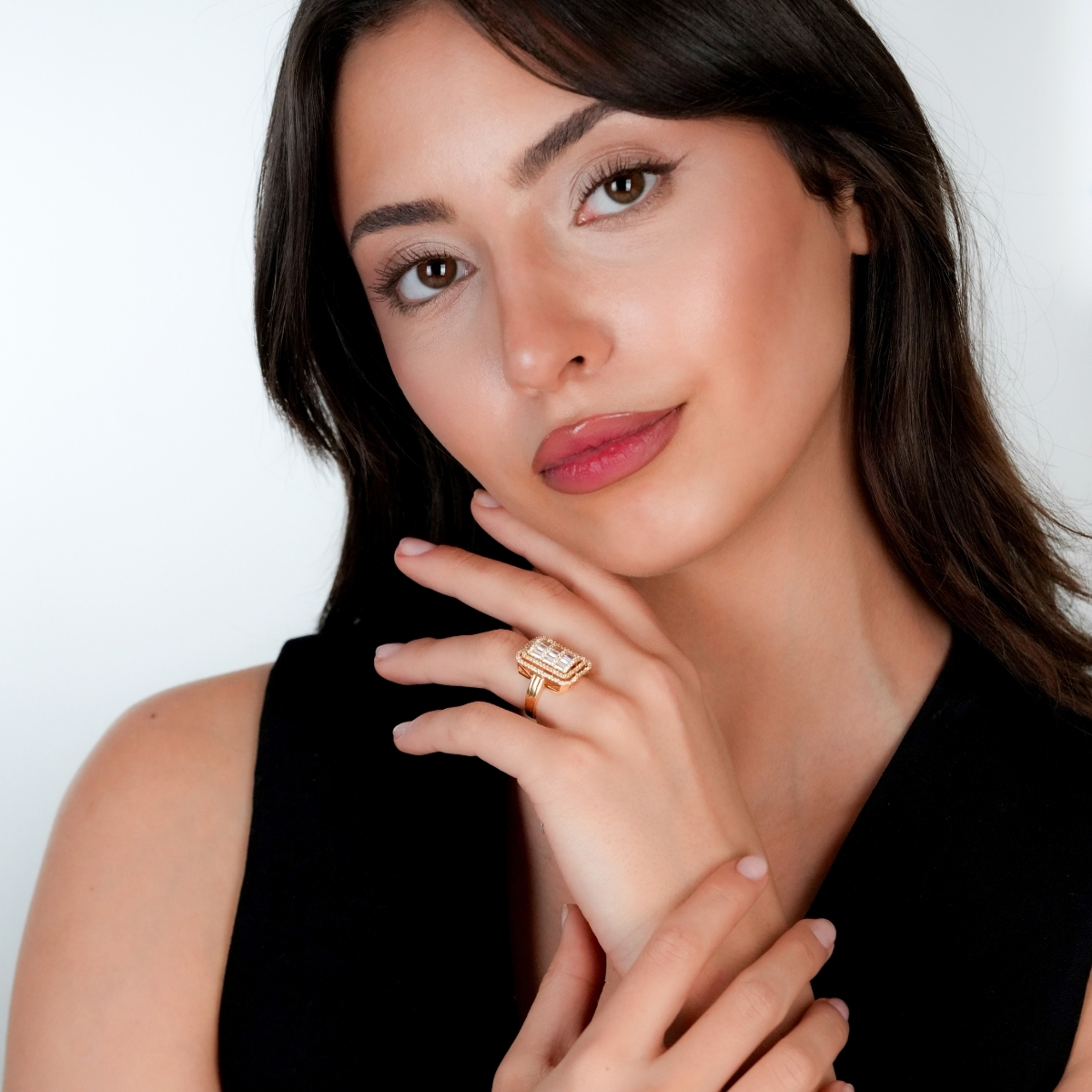 Büyük Taşlı Baget Altın Yüzük