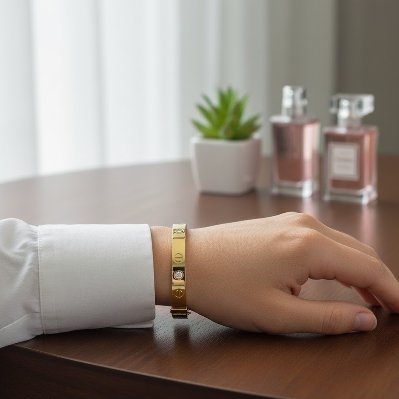 Altın Çivili Kelepçe Bilezik