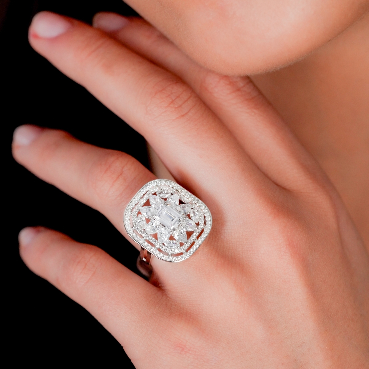 Karat Baget ve Dört Köşe Pırlanta Yüzük